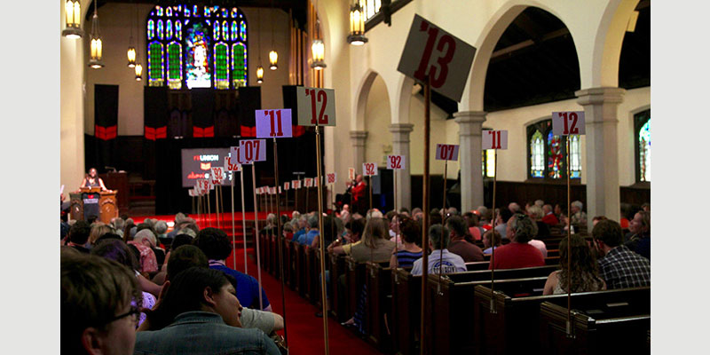 Alumni enjoy Alumni Assembly from the pews of Herrick Chapel.