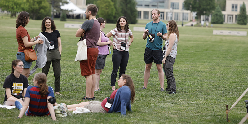 Alums relax and reconnect on Mac Field