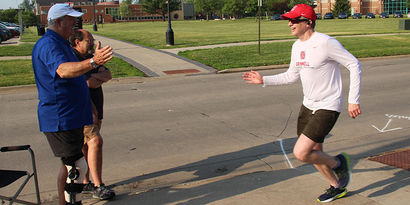 Will Freeman gives a high five to Jason Reynolds '94